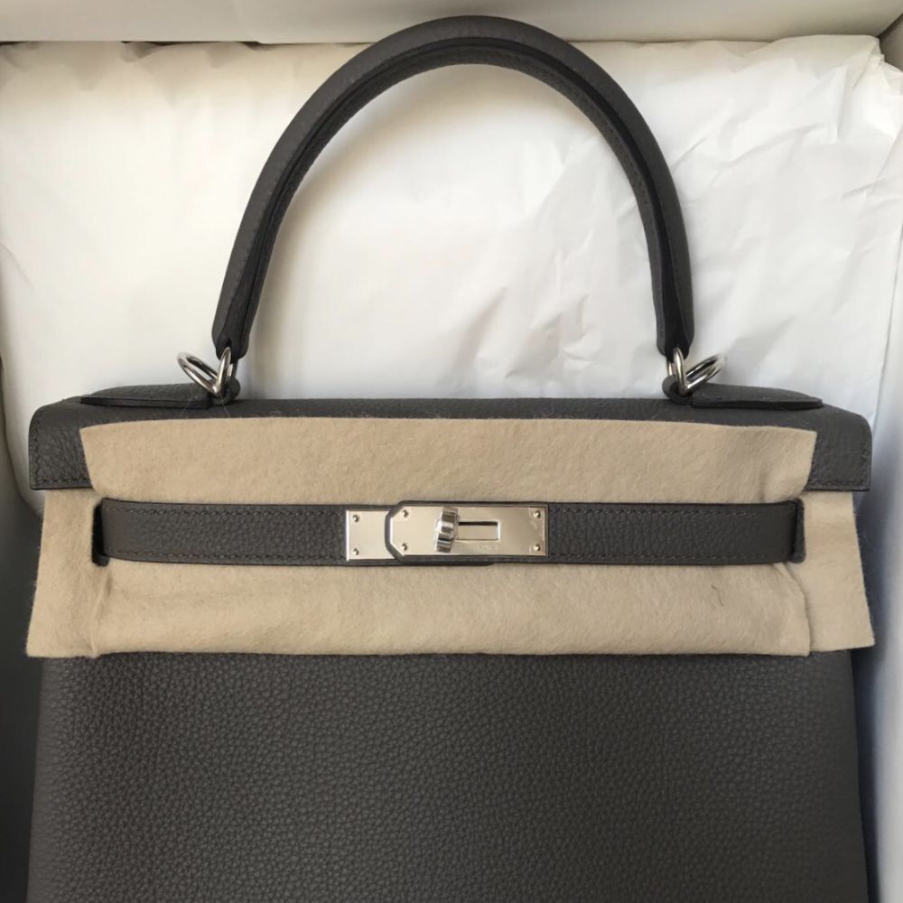 Hermès Kelly 28 Gris Etain Togo Palladium Hardware PHW C Stamp 2018 <!28294119> <!SOLD> <!SOLD> <!SOLD> - The French Hunter