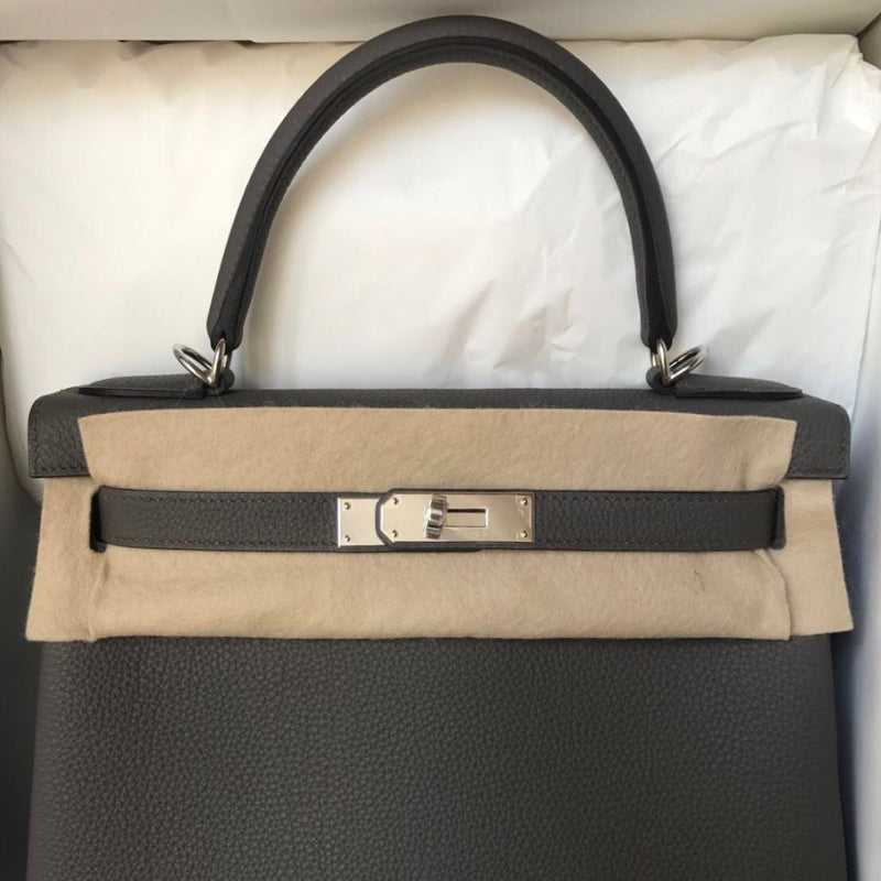 Hermès Kelly 28 Gris Etain Togo Palladium Hardware PHW C Stamp 2018 <!28294119> <!SOLD> <!SOLD> <!SOLD> - The French Hunter