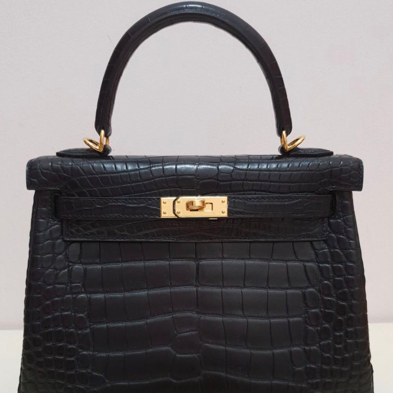 Hermès Kelly 25 Noir (Black) Alligator Mississippi Matte Gold Hardware GHW C Stamp 2018 <!28428191> - The French Hunter