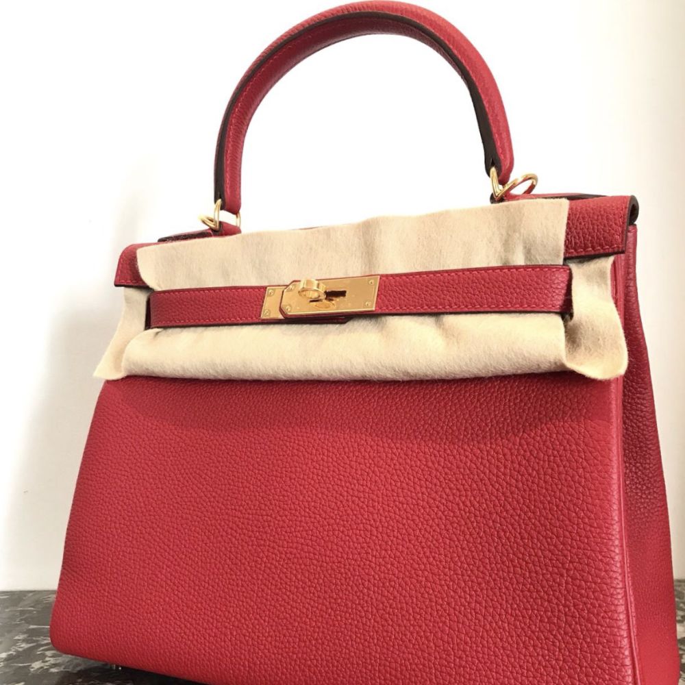 A ROUGE CASAQUE EPSOM LEATHER SELLIER KELLY 25 WITH GOLD HARDWARE