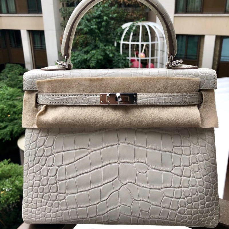 Hermès Kelly 25 Beton Alligator Mississippi Matte Palladium Hardware PHW C Stamp 2018 <!29447331> - The French Hunter