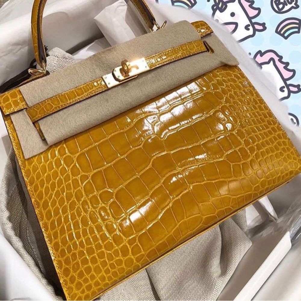Hermès Kelly 25 Ambre Sellier Alligator Mississippi Lisse Gold Hardware GHW C Stamp 2018 <!29628022> <!SOLD> - The French Hunter