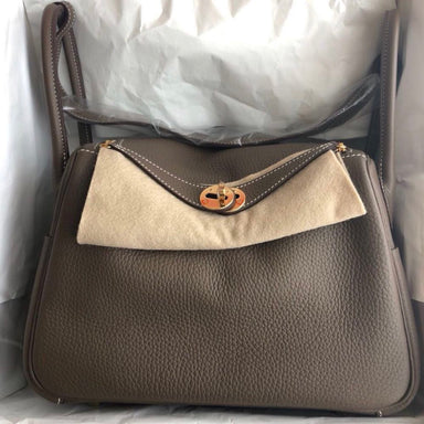 Hermès Lindy 26 Etoupe Taurillon Clemence Gold Hardware GHW C Stamp 2018 <!29944651> <!SOLD> - The French Hunter