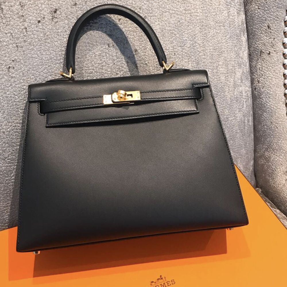 Hermès Kelly 25 Noir (Black) Sellier Sombrero Gold Hardware GHW C Stamp 2018 <!29975740> - The French Hunter