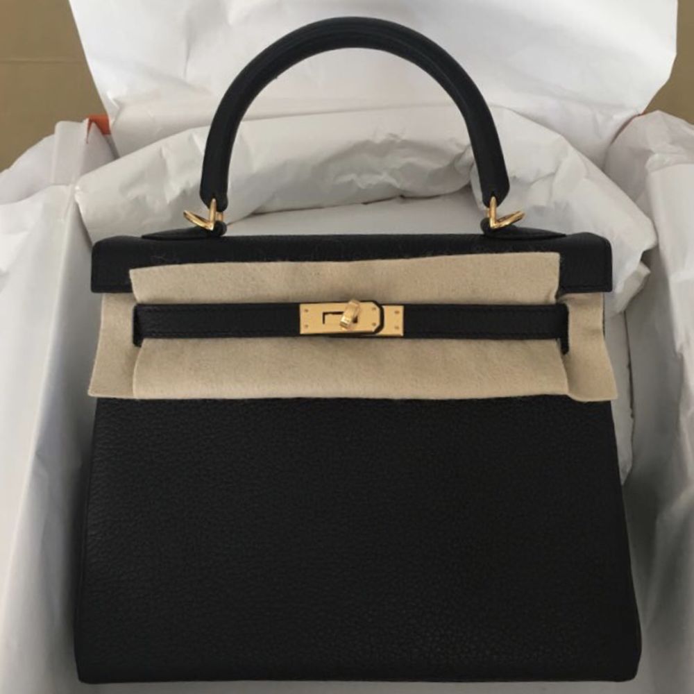 Hermès Kelly 25 Noir (Black) Togo Gold Hardware GHW C Stamp 2018 <!30176469> - The French Hunter