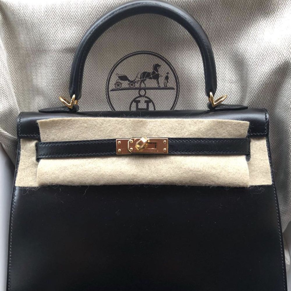 Hermès Kelly 25 Noir (Black) Sellier Box Gold Hardware GHW C Stamp 2018 - The French Hunter