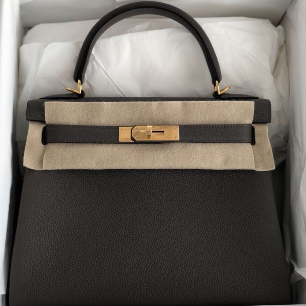 Hermès Kelly 28 Gris Etain Togo Gold Hardware GHW C Stamp 2018 - The French Hunter