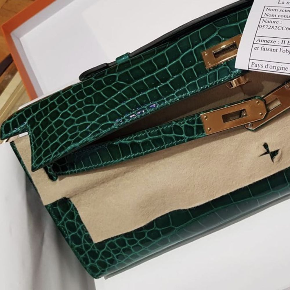 Hermès Kelly Cut Vert Emeraude Crocodile Porosus Lisse Gold Hardware GHW C Stamp 2018 - The French Hunter