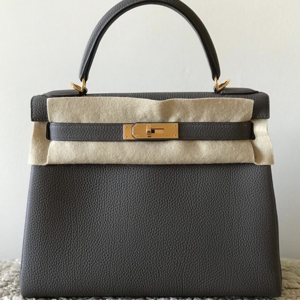 Hermès Kelly 28 Gris Etain Togo Gold Hardware GHW C Stamp 2018 - The French Hunter