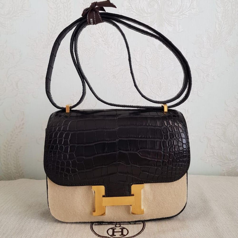 Hermès Constance 18 Noir (Black) Alligator Mississippi Matte Gold Hardware GHW X Stamp 2016 - The French Hunter