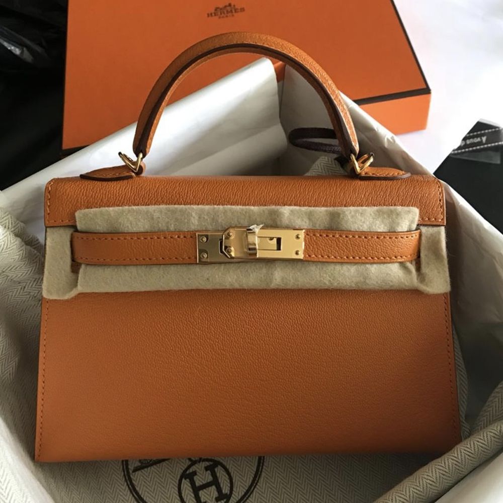 Hermès Kelly 20 Abricot Sellier Chevre Mysore Gold Hardware GHW C Stamp 2018 - The French Hunter