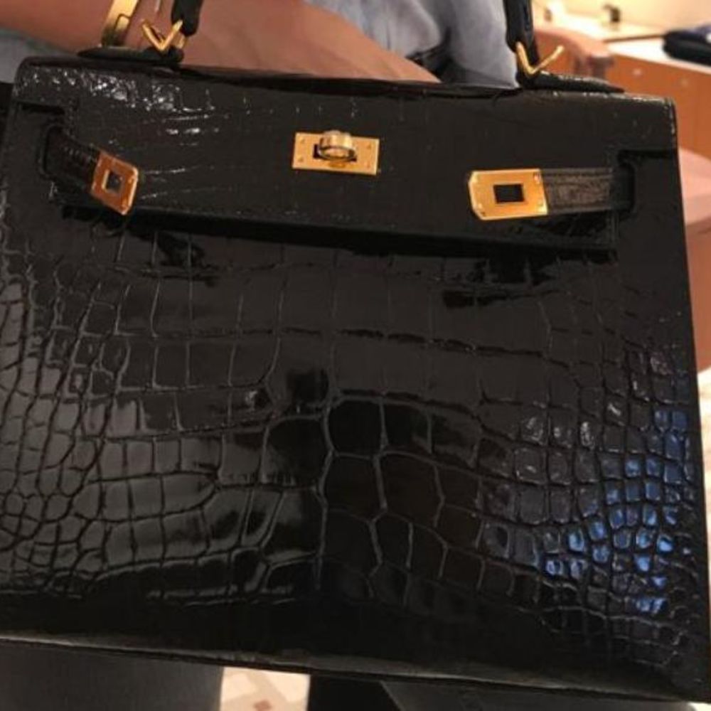 Hermès Kelly 25 Noir (Black) Sellier Alligator Mississippi Lisse Gold Hardware GHW C Stamp 2018 - The French Hunter
