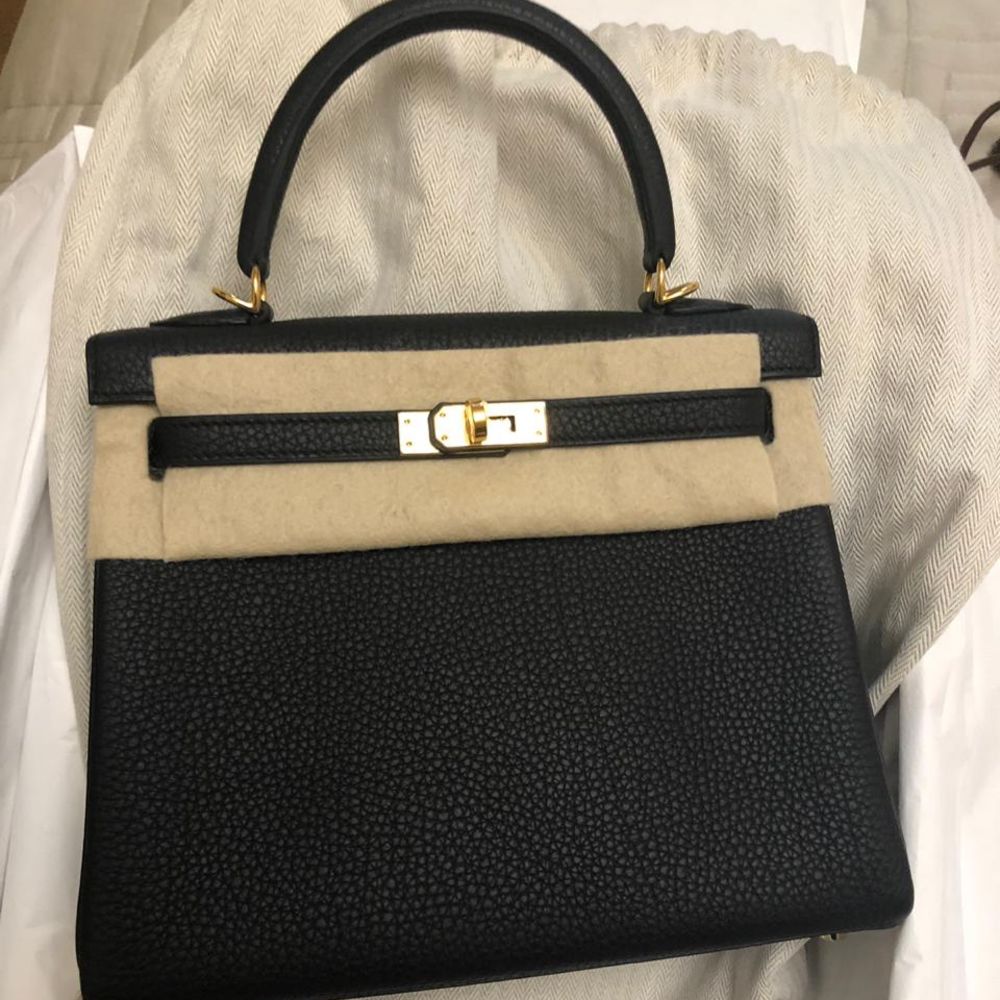Hermès Kelly 25 Noir (Black) Togo Gold Hardware GHW C Stamp 2018 - The French Hunter