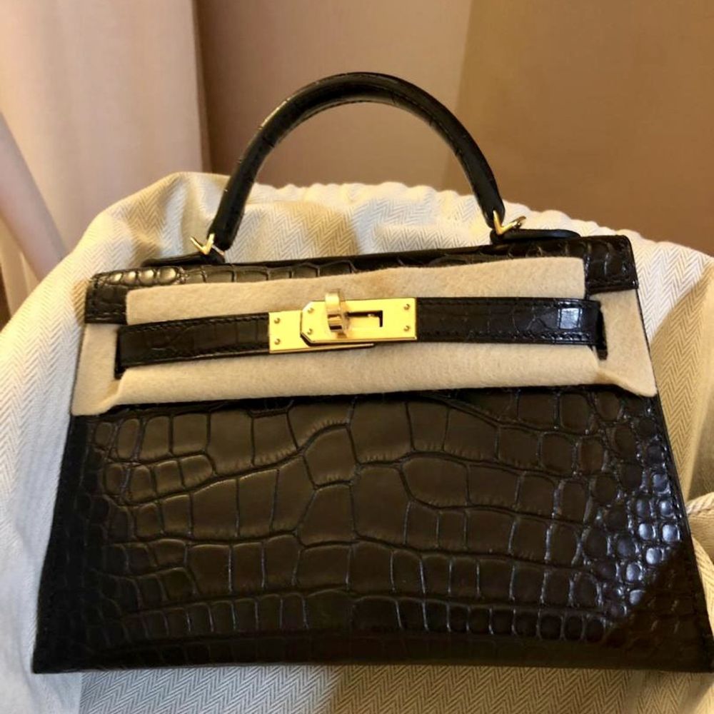 Hermès Kelly 20 Noir (Black) Sellier Alligator Mississippi Matte Gold Hardware GHW