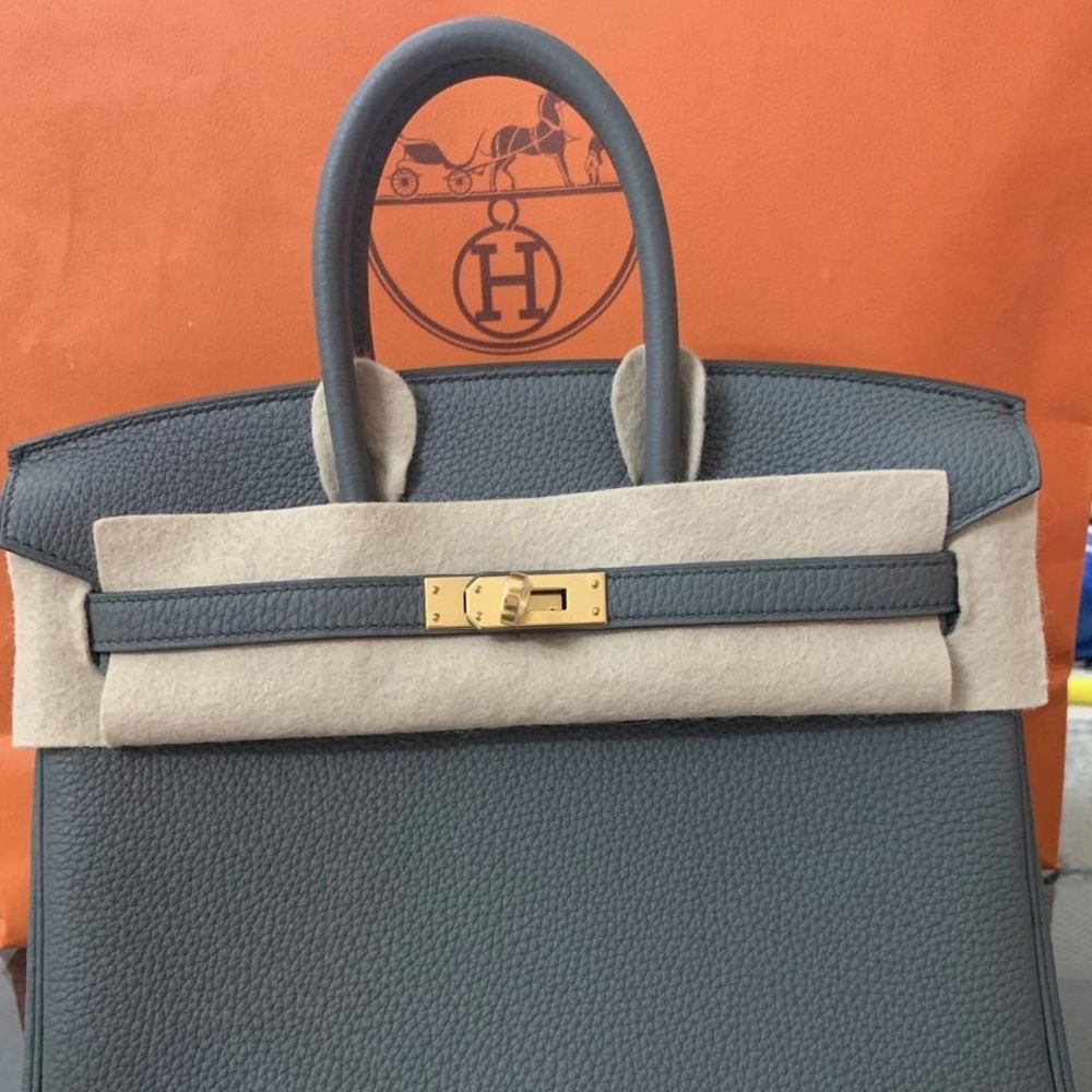 Hermes Kelly 25 Retourne Veau Togo Vert Amande Gold Hardware Leather  Handbags