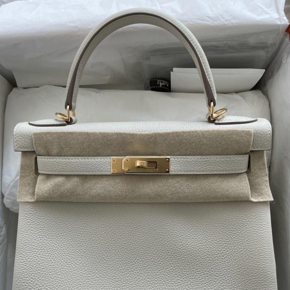Hermes Craie Off White Gold Hardware Togo Kelly 28 Bag Leather Handbag –  MAISON de LUXE