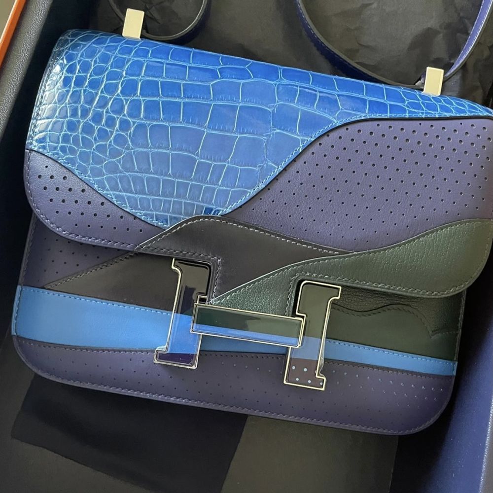 Hermès Constance Limited Edition 24 Bleu Encre/Bleu Zellige/Vert Cyprès Au Bout du Monde Endless Road Alligator Mississippi Lisse Enamel Hardware ENA