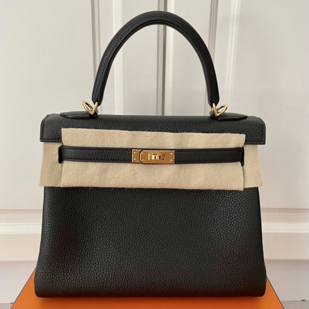 Hermès Kelly 25 Noir (Black) Togo Gold Hardware GHW