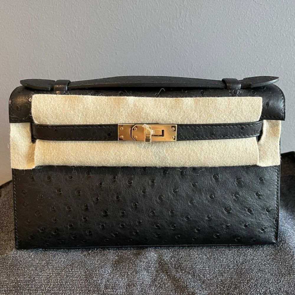 Hermès Kelly Pochette Noir (Black) Ostrich Gold Hardware GHW